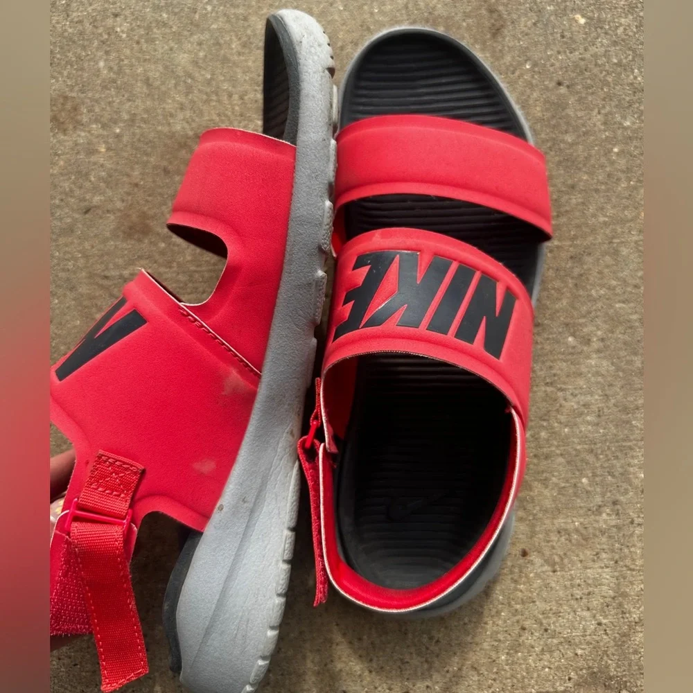 Nike Red Sandals - Picture 2 of 2